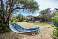 Tasman Surf House - so close to the beach