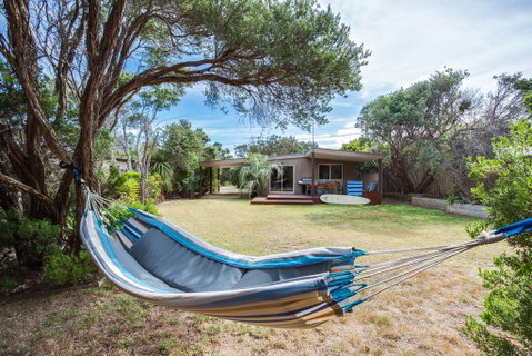 Tasman Surf House - So Close To The Beach - ACT Tourism 0