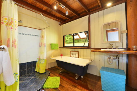 Tea Tree Cottage - ACT Tourism 3