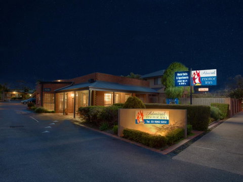 The Admiral Motor Inn - ACT Tourism 0