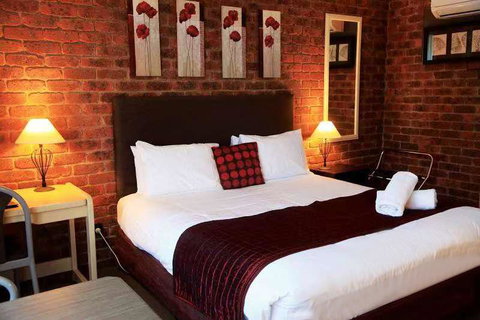 The Admiral Motor Inn - ACT Tourism 1