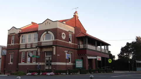 The Bank B&B West Wyalong - ACT Tourism 0