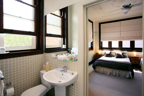 The Bank Guesthouse - ACT Tourism 0