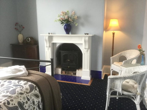 The Bank Guesthouse Glen Innes - ACT Tourism 2