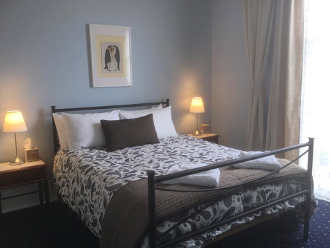 The Bank Guesthouse Glen Innes - ACT Tourism 1