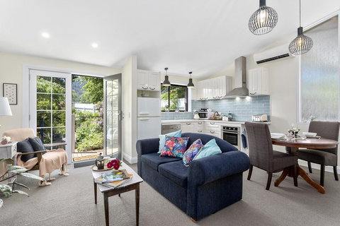 Birch Lane - ACT Tourism 0