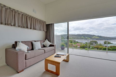 The Cove Kettering - ACT Tourism 24