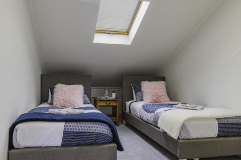 South Arm Luxury Loft - ACT Tourism 11