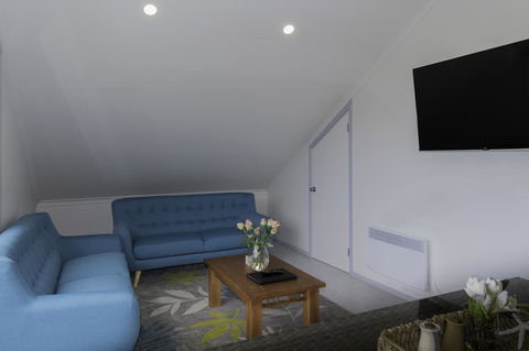 South Arm Luxury Loft - ACT Tourism 4