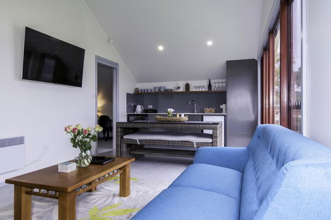 South Arm Luxury Loft - ACT Tourism 12