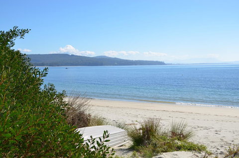 Yolla Beach House - ACT Tourism 8