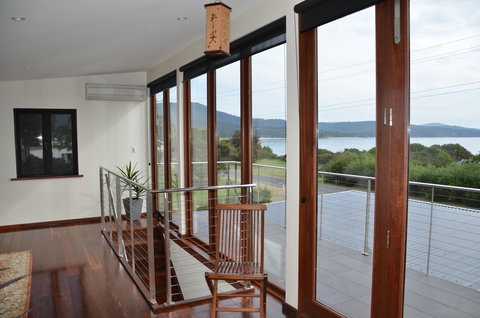 Yolla Beach House - ACT Tourism 7