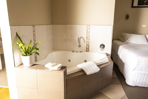 Little Norfolk Bay Events And Chalets - ACT Tourism 8