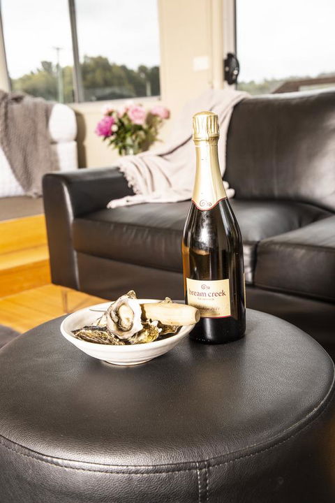 Little Norfolk Bay Events And Chalets - ACT Tourism 9