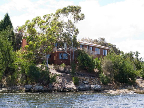 Derwent Retreat - ACT Tourism 29