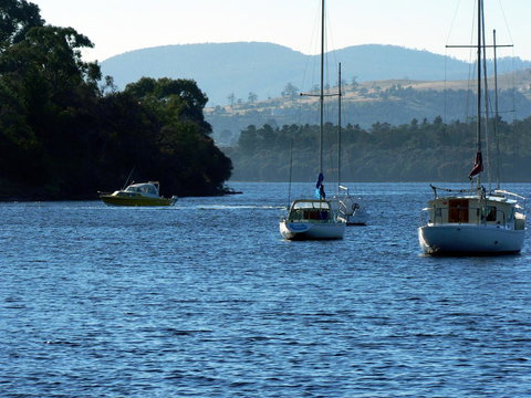 Derwent Retreat - ACT Tourism 23