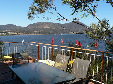 Derwent Retreat - ACT Tourism 16