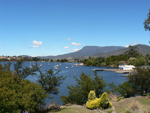 Derwent Retreat - ACT Tourism 21