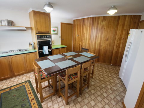 Derwent Retreat - ACT Tourism 15