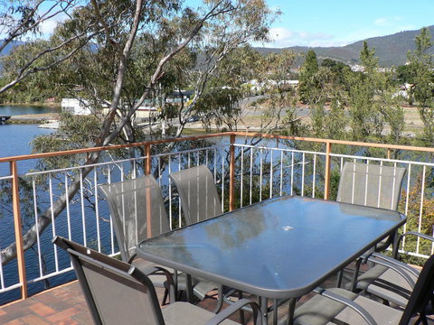 Derwent Retreat - ACT Tourism 17