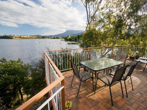 Derwent Retreat - ACT Tourism 18
