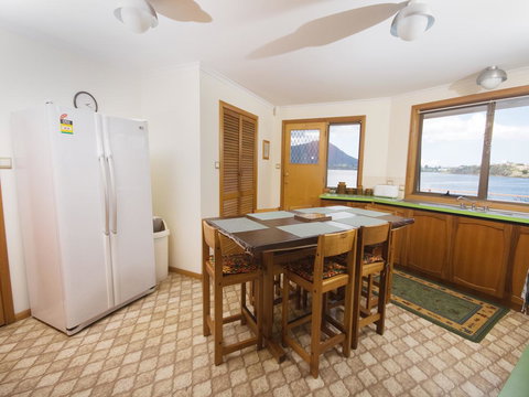 Derwent Retreat - ACT Tourism 14