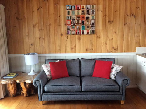 Hazelcreek Cottages - ACT Tourism 5