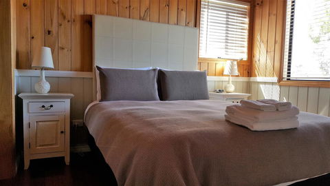 Hazelcreek Cottages - ACT Tourism 18