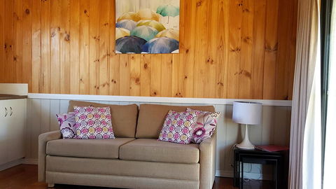 Hazelcreek Cottages - ACT Tourism 22