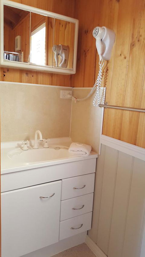 Hazelcreek Cottages - ACT Tourism 37