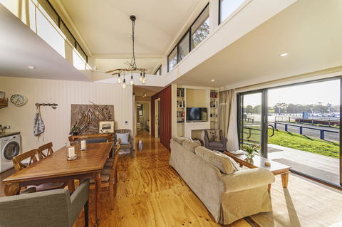 Coastal Pods Wynyard - ACT Tourism 21