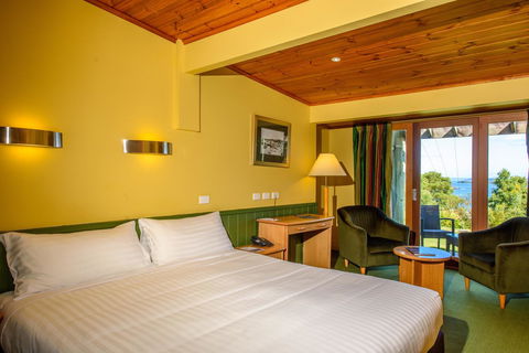 Strahan Village - ACT Tourism 17