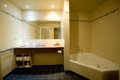 Strahan Village - ACT Tourism 34