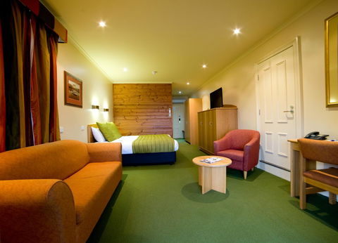 Strahan Village - ACT Tourism 37