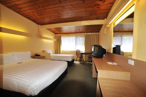 Strahan Village - ACT Tourism 13