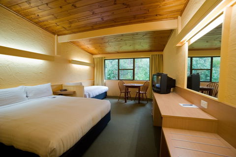 Strahan Village - ACT Tourism 38