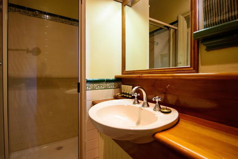 Strahan Village - ACT Tourism 28