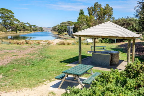 Aqua Beachfront! - ACT Tourism 4