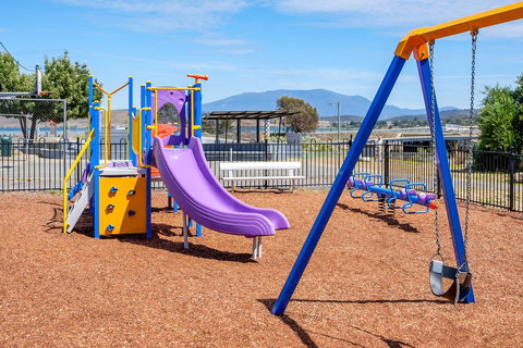 Aqua Beachfront! - ACT Tourism 3