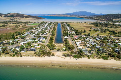 Aqua Beachfront! - ACT Tourism 18