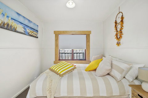 Aqua Beachfront! - ACT Tourism 21