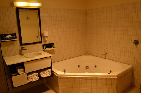 Lufra Hotel And Apartments - ACT Tourism 13