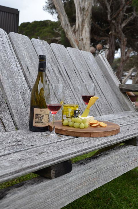 Lettes Hideaway - ACT Tourism 0