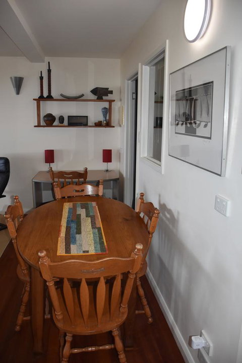 Beachside Taroona With Spa - ACT Tourism 9