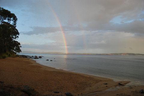 Beachside Taroona With Spa - ACT Tourism 26