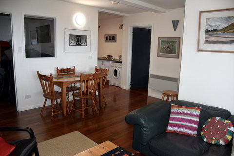 Beachside Taroona With Spa - ACT Tourism 5