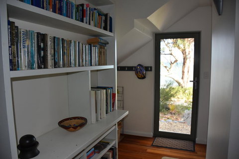 Beachside Taroona With Spa - ACT Tourism 10