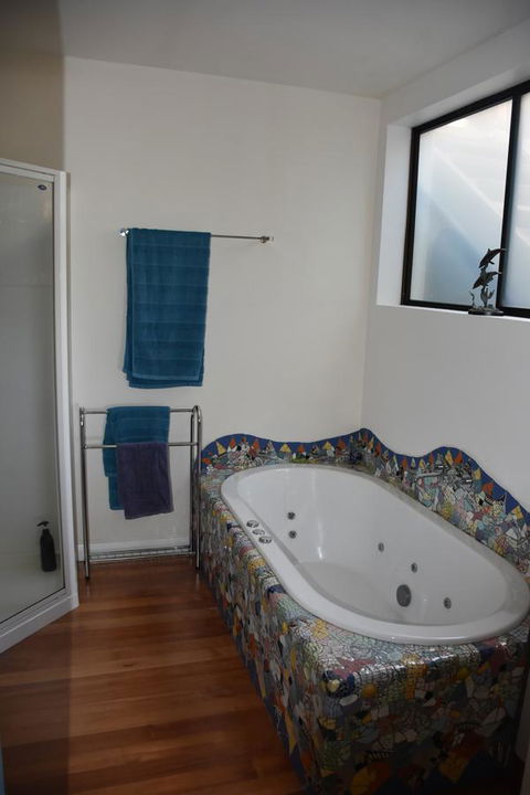 Beachside Taroona With Spa - ACT Tourism 15