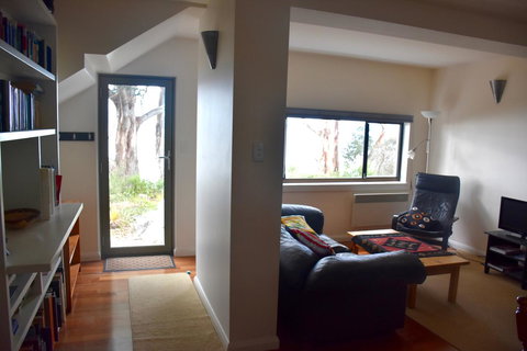 Beachside Taroona With Spa - ACT Tourism 7