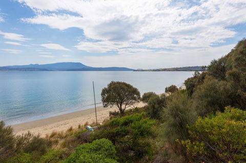 Blessington Beach Retreat - ACT Tourism 36